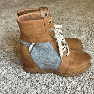 WOMEN'S JOAN OF ARCTIC™ WEDGE III LEXIE BOOTIE
